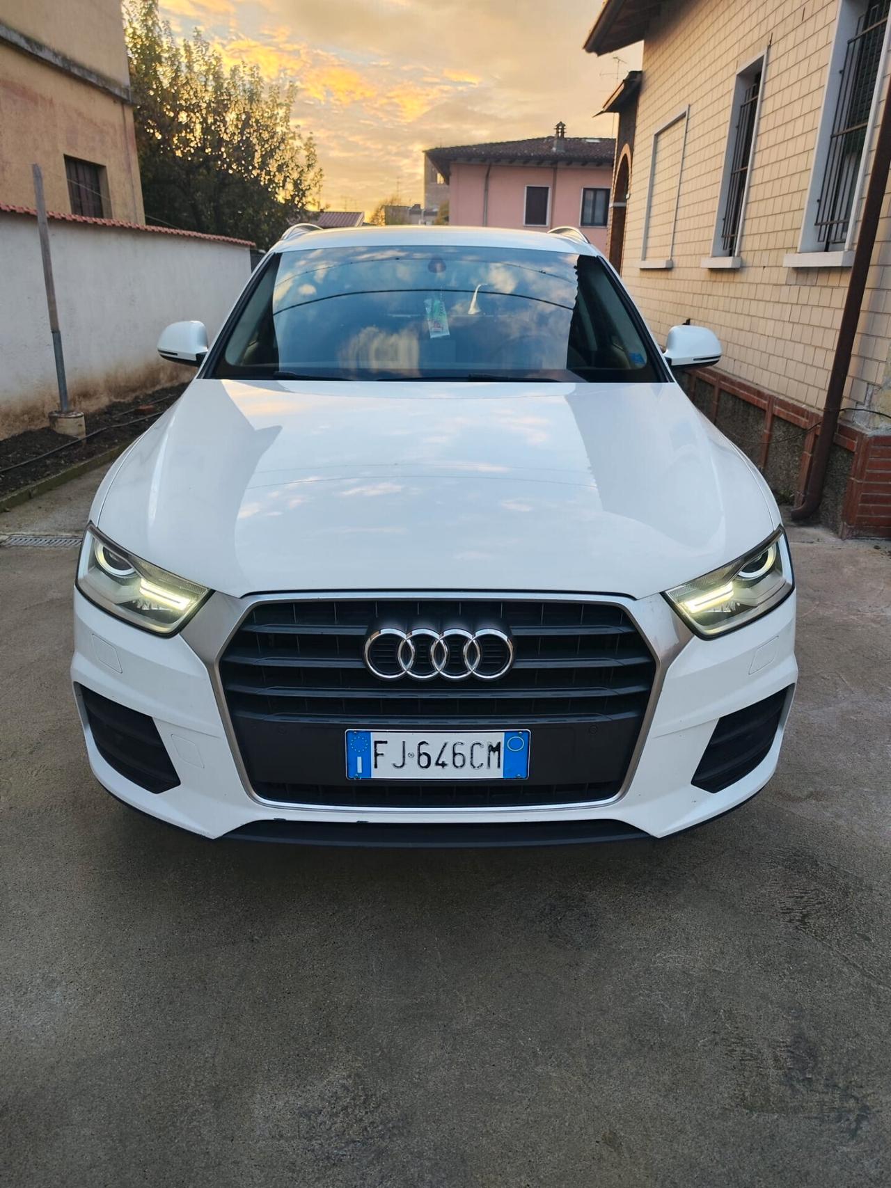 Audi Q3 2.0 TDI 120 CV Business