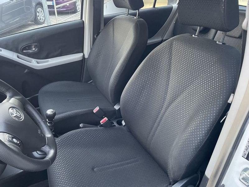 Toyota Yaris Yaris 5p 1.3 dual Sol my10 facelift IDONEA NEOPATENTATI