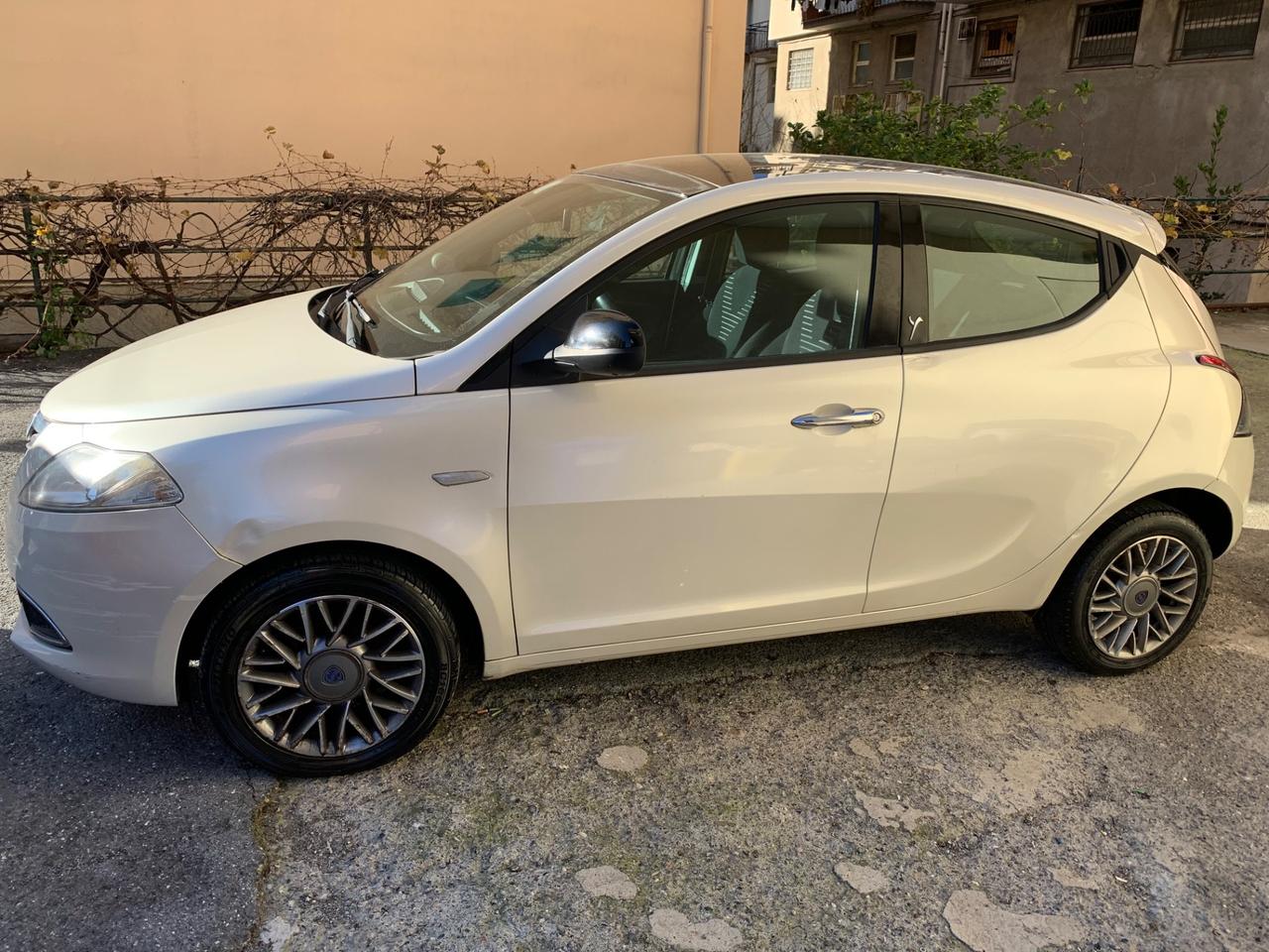 Lancia Ypsilon 0.9 TwinAir 85 CV 5 porte S&S -2012 km 27000