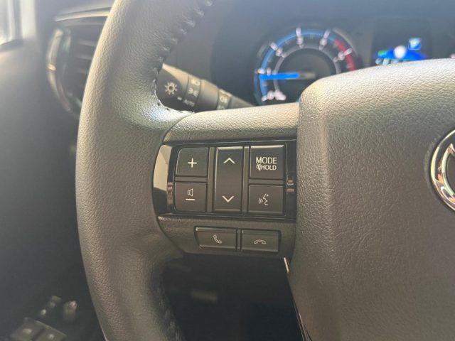 TOYOTA Hilux 2.8 D A/T 4WD 4 porte Double Cab Invincible