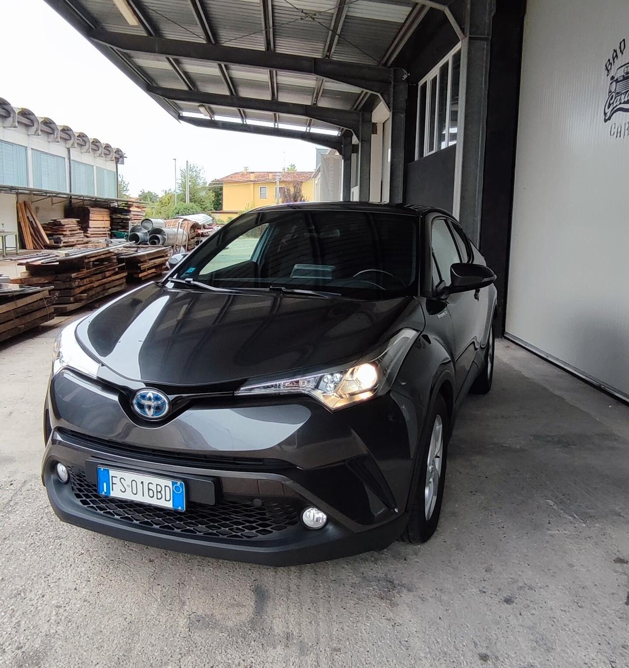 Toyota C-HR 1.8 Hybrid E-CVT Business