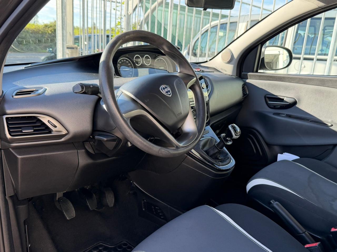 Lancia Ypsilon 0.9 TwinAir 85 CV 5 porte S&S DFN Gold