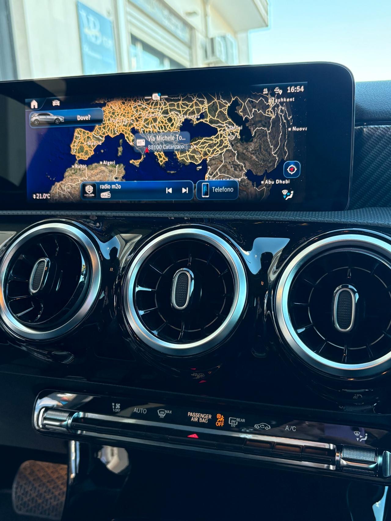 Mercedes-benz A 180 d Premium auto AMG con NAVI,TELECAMERA,VIRTUAL COCKPIT,APPLE CARPLAY,FULL LED,VETRI OSCURATI,TESSUTO