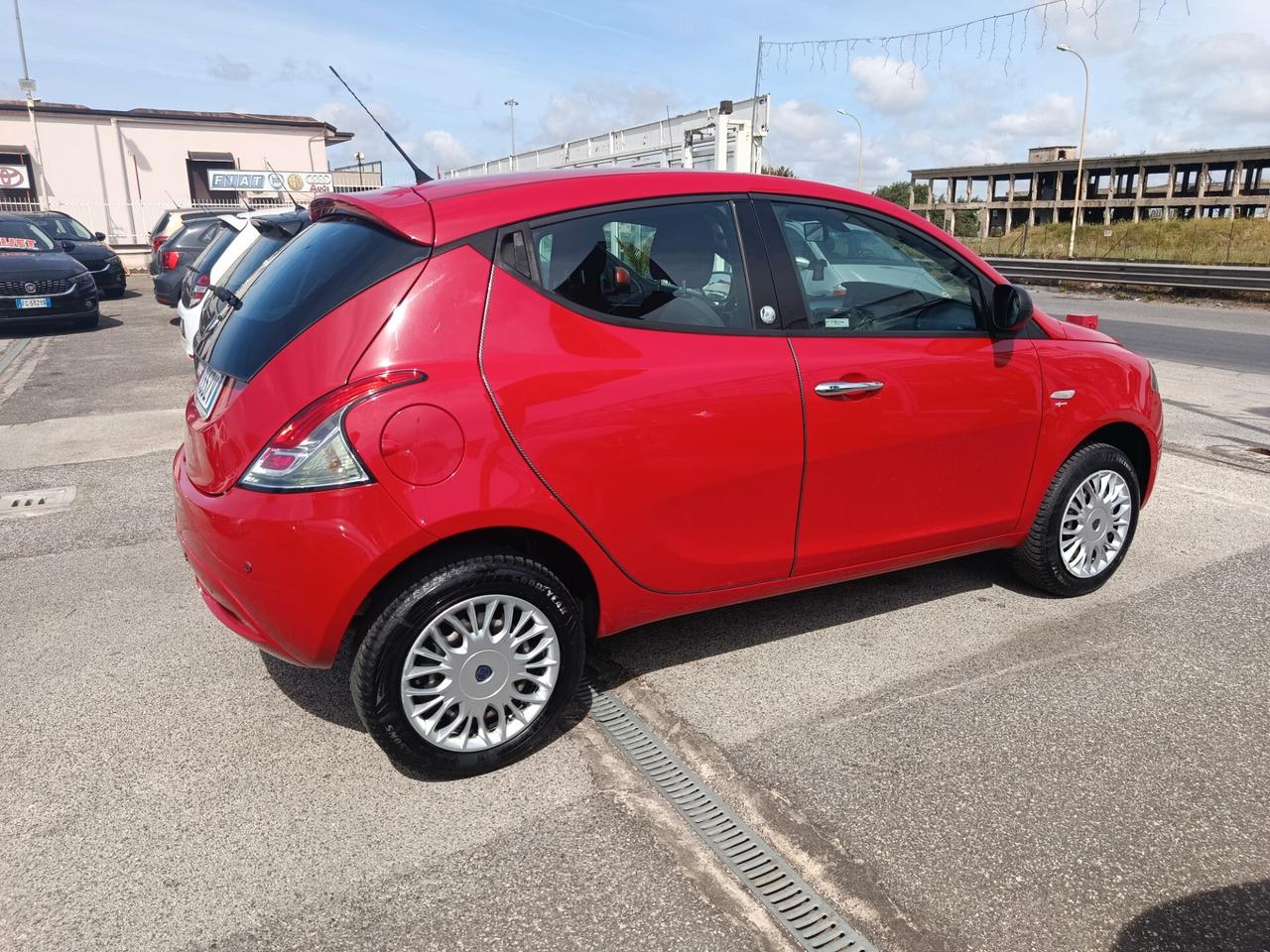Lancia Ypsilon 0.9 TwinAir 85 CV 5 porte Metano Ecochic Platinum