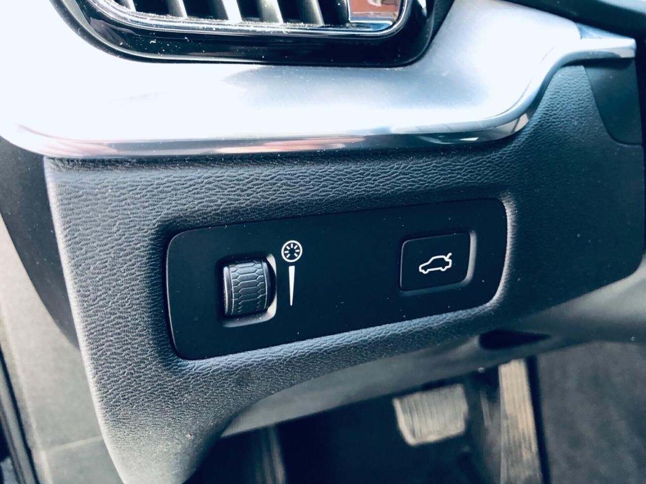 Volvo XC60 B4 D HYRBID AWD 80MILAKM NERA