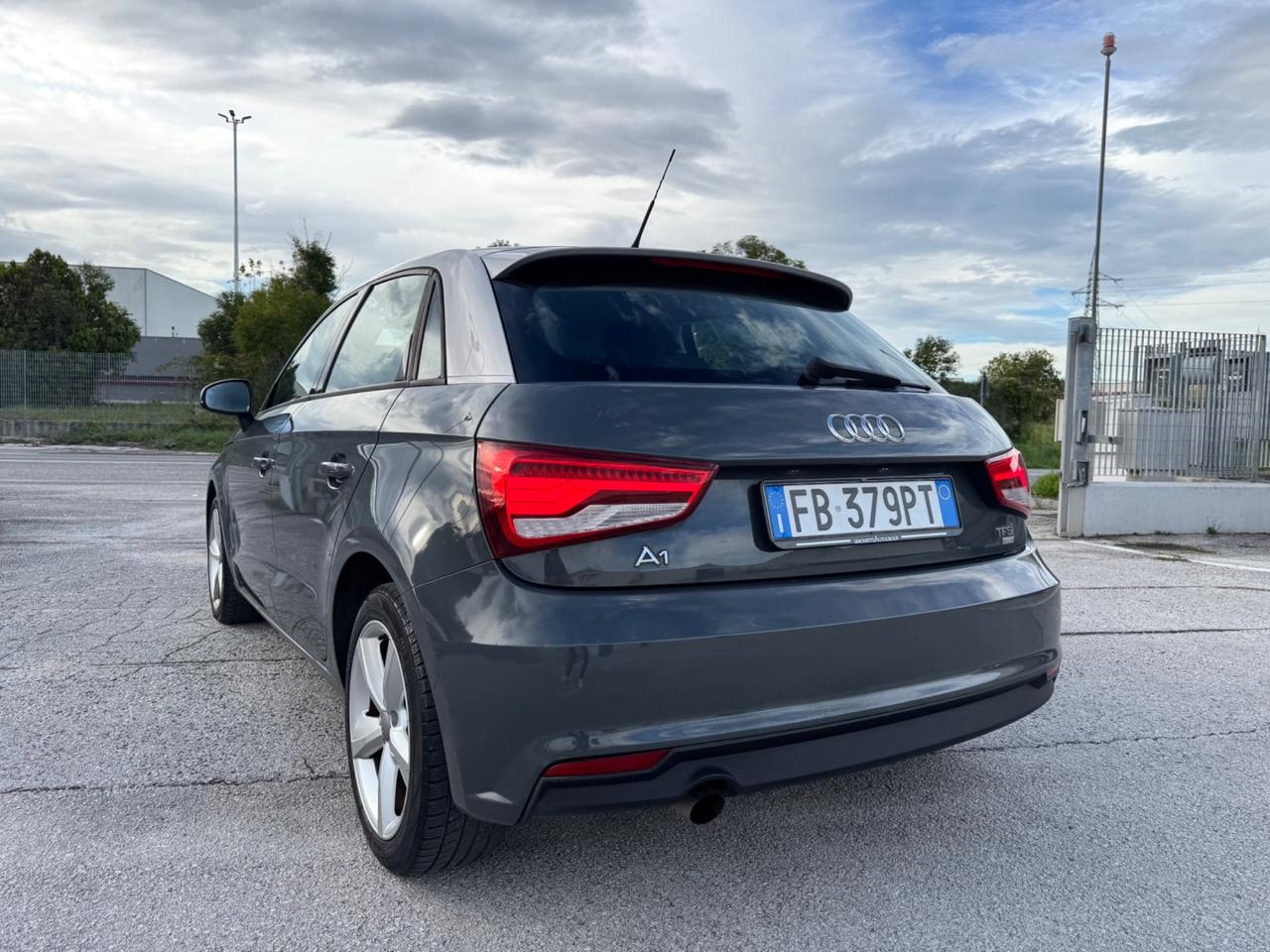 AUDI A1 SPORTBACK 1.0 TFSI Metal Plus