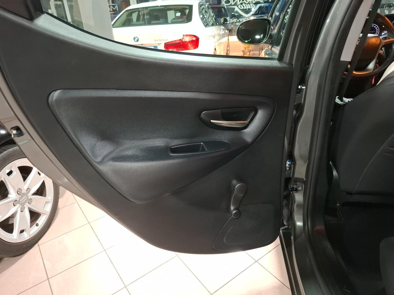 Lancia Ypsilon 1.2 benzina Silver Neopatentato