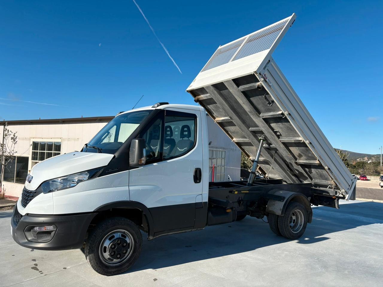 Iveco Daily RIBALTABILE TRILATERALE 35C12