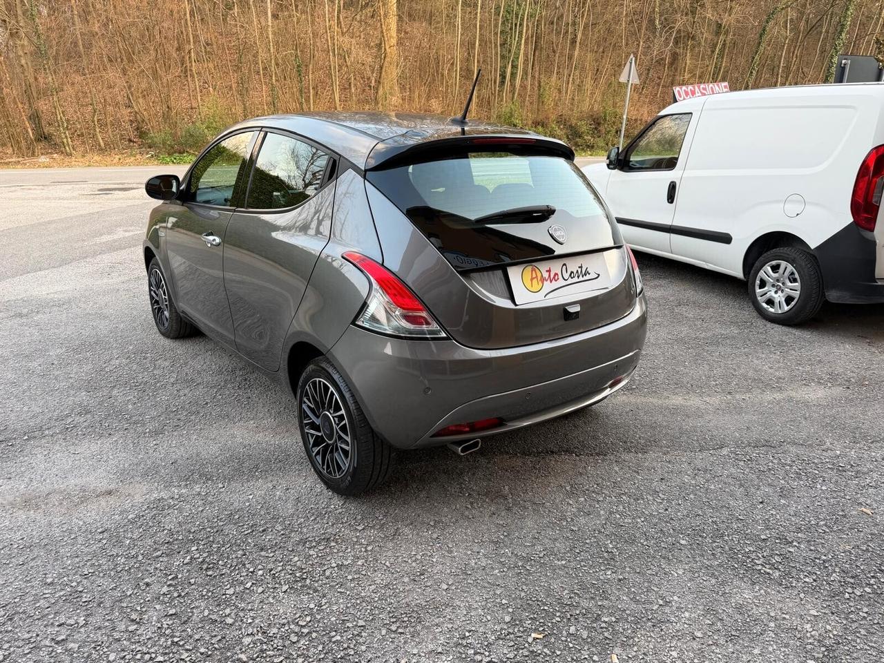 Lancia Ypsilon 1.0 FireFly 5 porte S&S Hybrid Platino