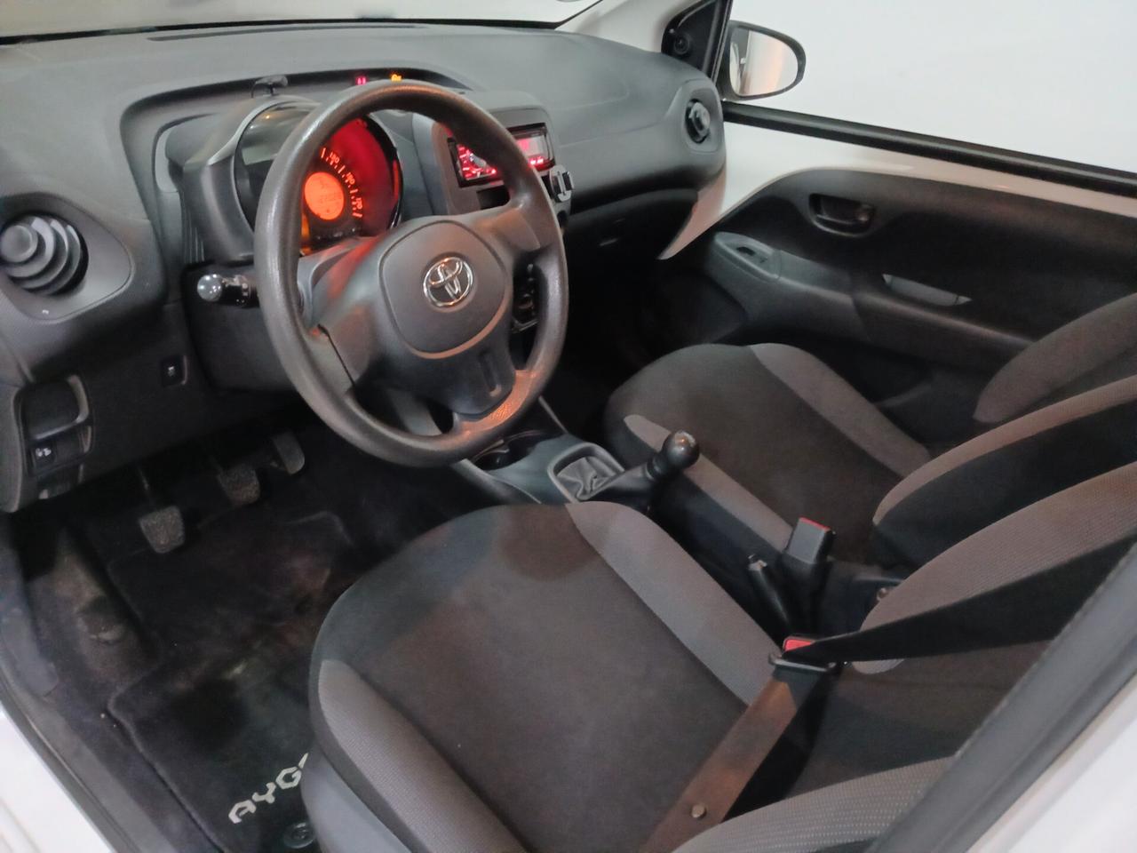 Toyota Aygo 1.0 VVT-i 69 CV 5 porte x-cool