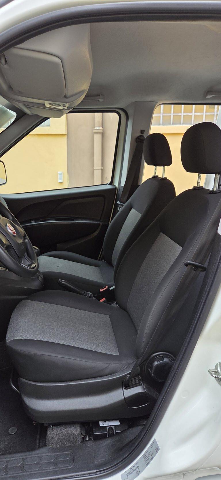 Fiat DOBLO' 1.6 MTJ 120 CV CH1 EASY CON GANCIO TRAINO OMOL AUTOCARRO 5 POSTI + IVA