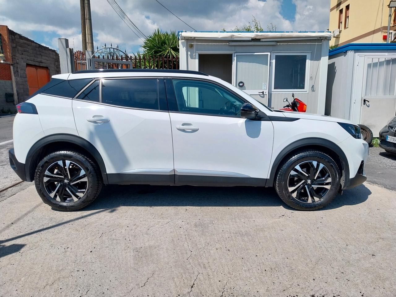 PEUGEOT 2008 1.2 BENZINA 30.000 KM ALLURE 2022