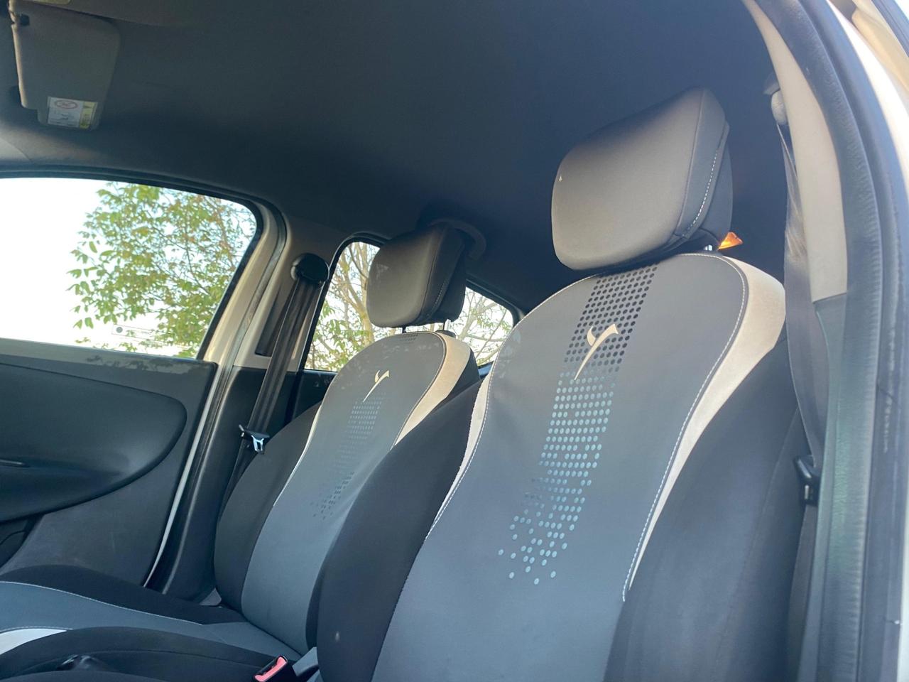 Lancia Ypsilon 0.9 TwinAir 85 CV 5 porte Metano Ecochic Silver