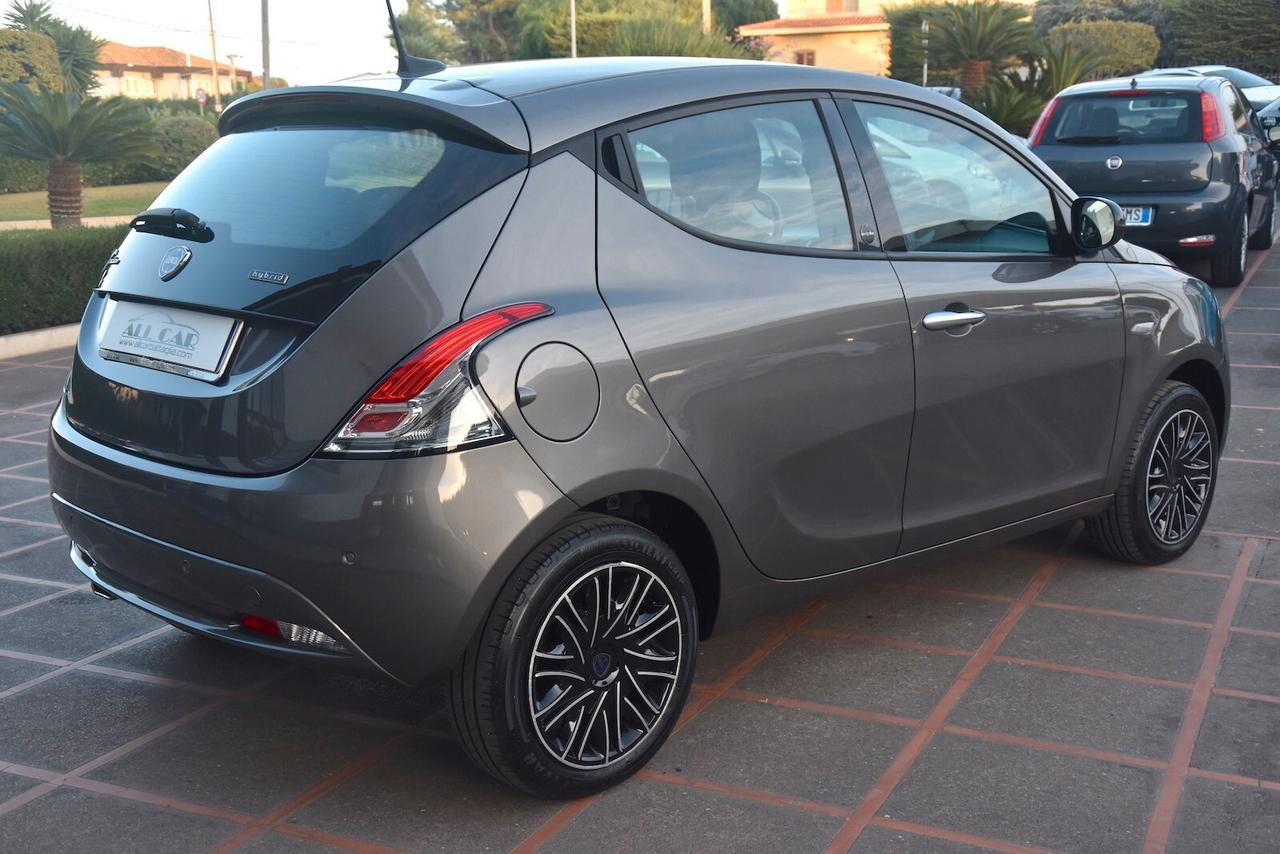Lancia Ypsilon 1.0 Hybrid Gold