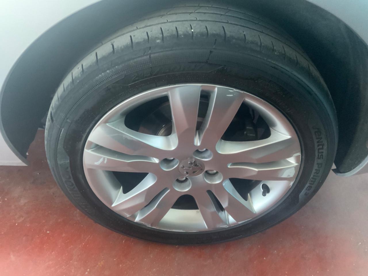 Peugeot 5008 2.0 HDi 150CV Féline