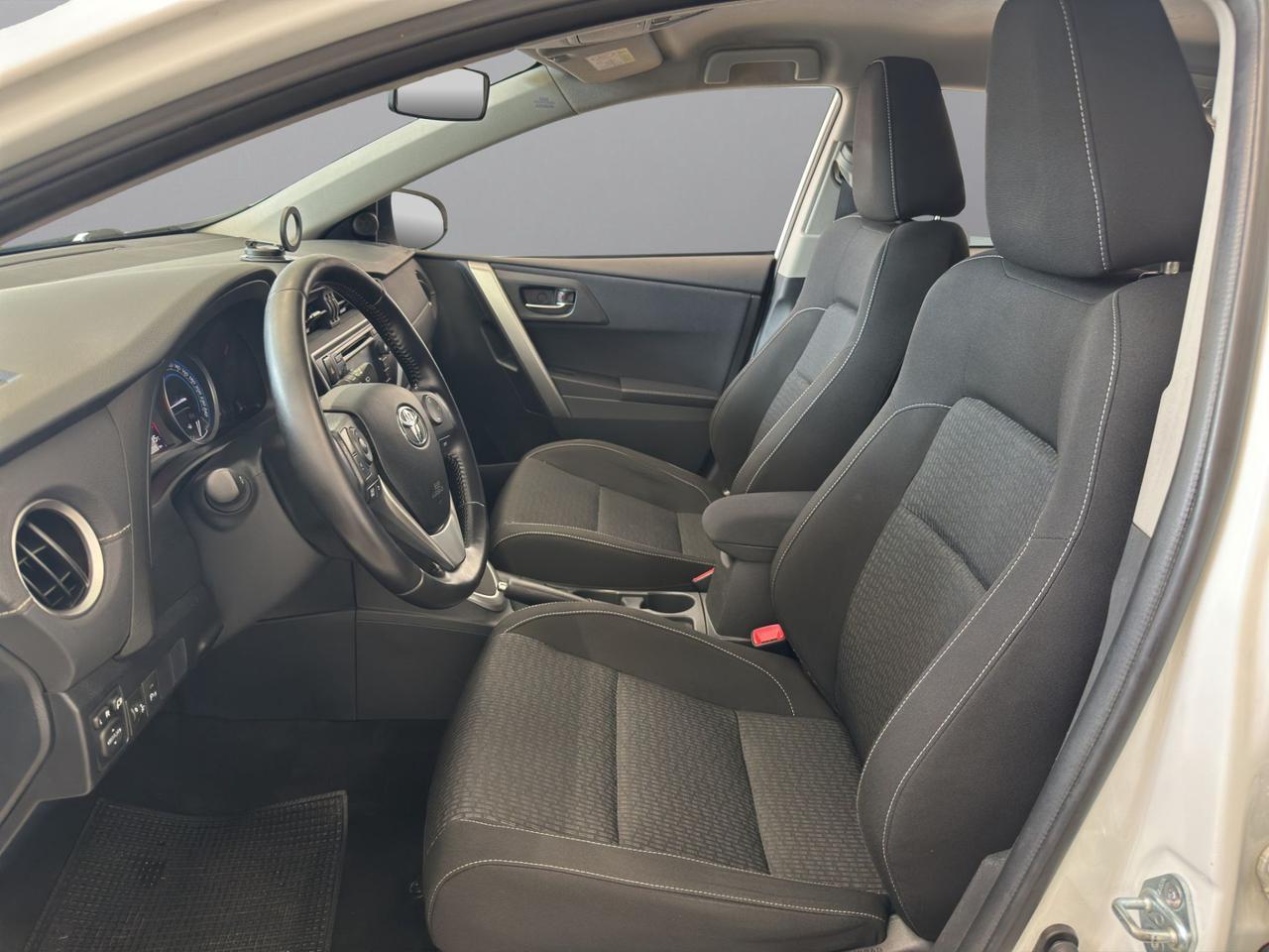 Toyota Auris 5p 1.8h Active+
