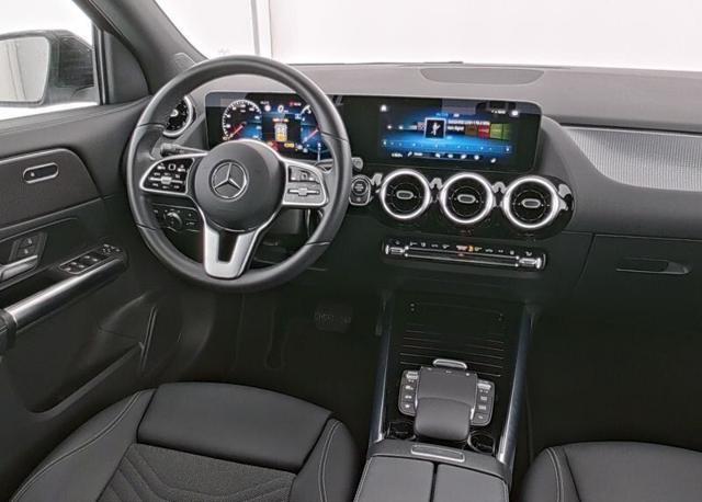 MERCEDES-BENZ GLA 180 Automatic Progressive Advanced