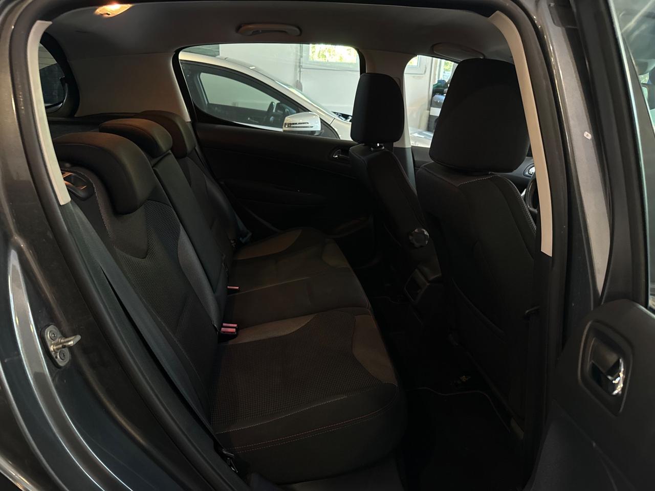 Peugeot 308 1.6 diesel anno 2013 neopatentati