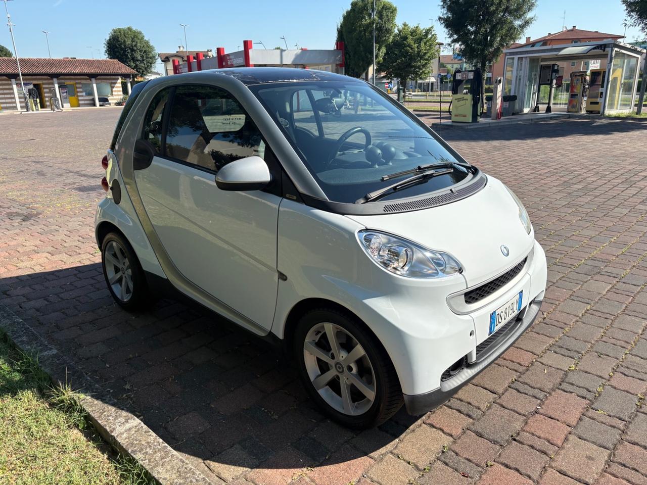 Smart ForTwo 1000 52 kW MHD coupé pure