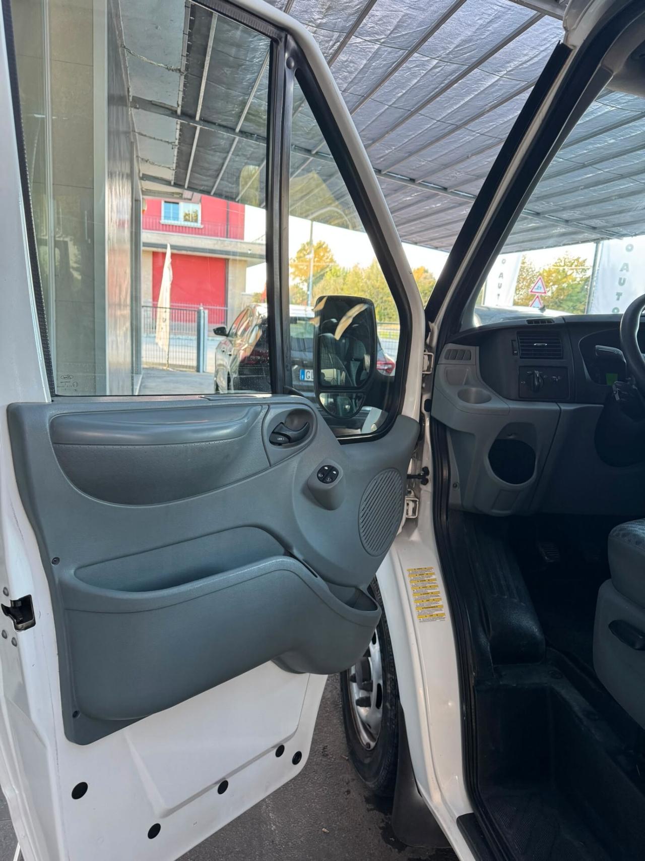 Ford Transit Furgone passo corto/tetto basso