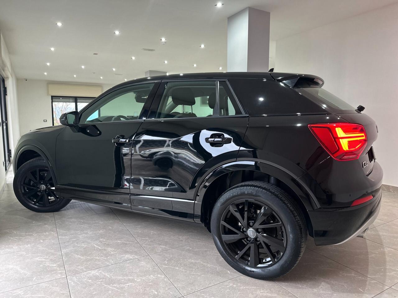 Audi Q2 30 TDI Identity Black