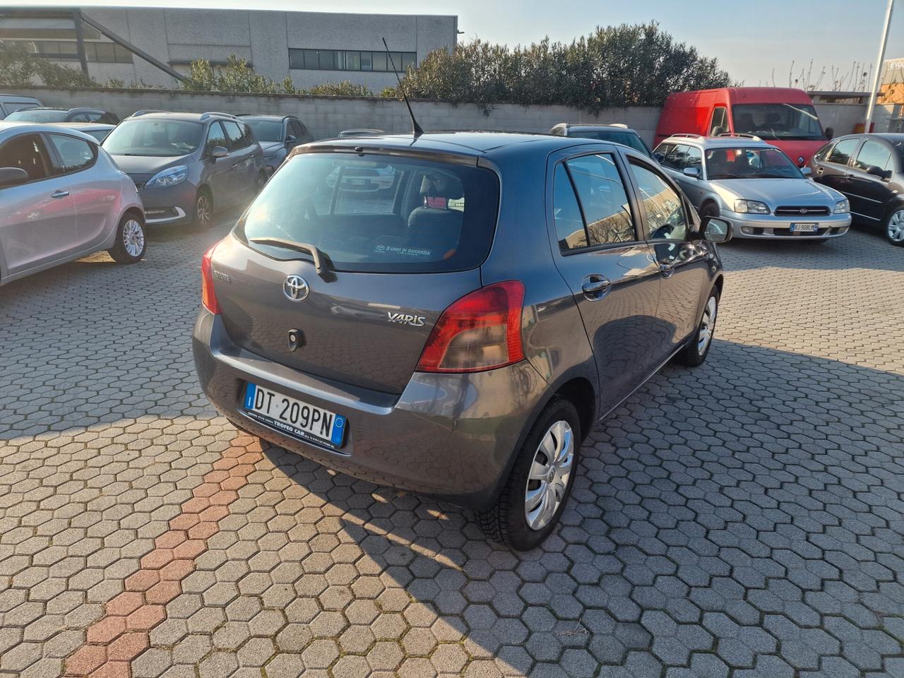 Toyota Yaris 1.3 5 porte cambio automatico