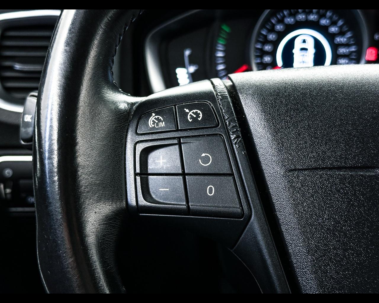 VOLVO V60 (2010-2018) - V60 D2 1.6 Momentum