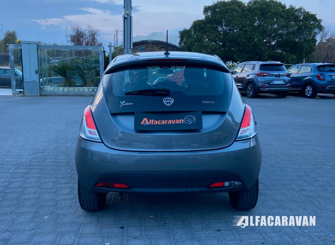 Lancia Ypsilon 1.0 firefly hybrid Gold
