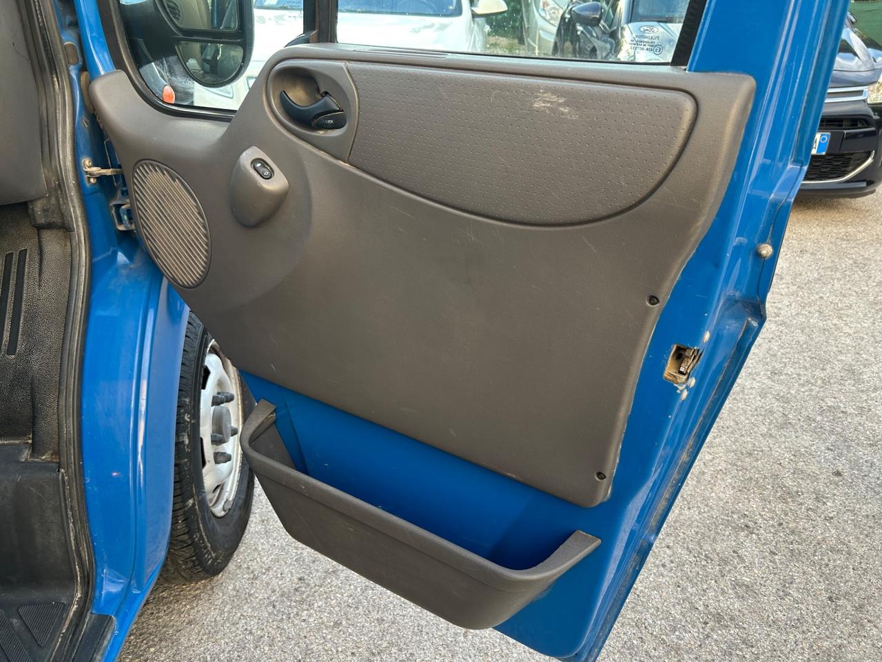 Ford Transit 330 2.4 TD Pulman 14 Posti
