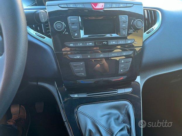 LANCIA YPSILON HYBRID GOLD