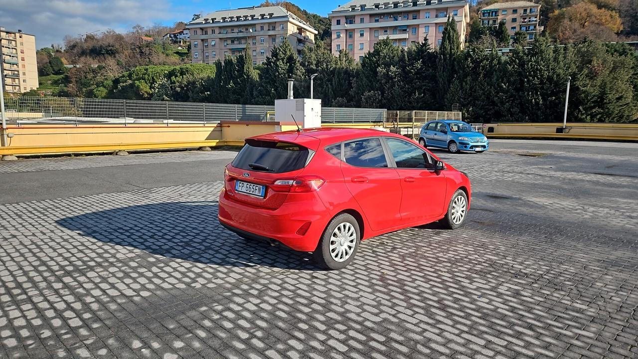 FORD FIESTA 1.5 TDCi VIGNALE – FINE 2018 – NEOPATENTATI – 110.000 KM Proponiamo in vendita Ford Fiesta 7ª serie Vignale, fine 2018, unico proprietario, tenuta in condizioni eccezionali. L’auto è stata curata come un bebè, mantenuta con estrema