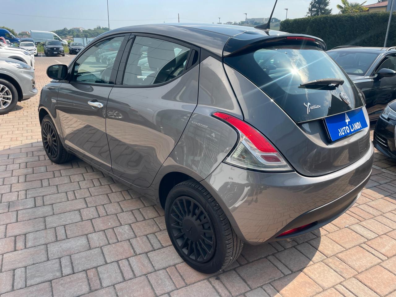 Lancia Ypsilon 1.0 FireFly 5 porte S&S Hybrid Silver