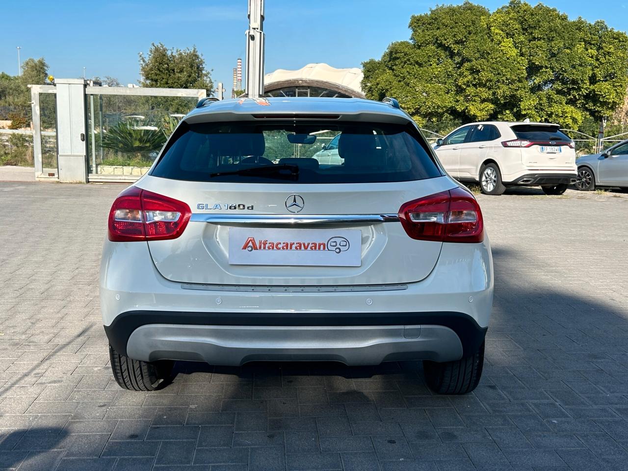 Mercedes-Benz GLA 180d Business