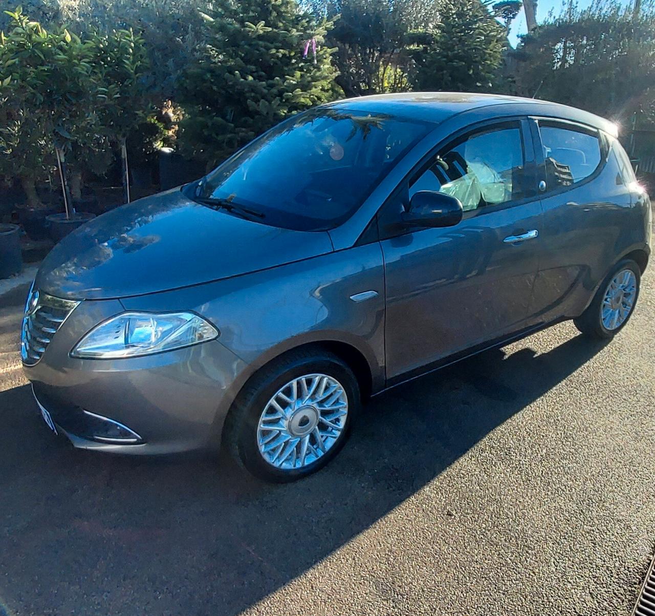 Lancia Ypsilon 1.2 69 CV 5 porte GPL Ecochic Silver