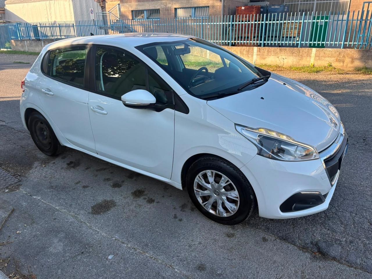 Peugeot 208 PureTech 82 5 porte Active 2017 167.000 KM