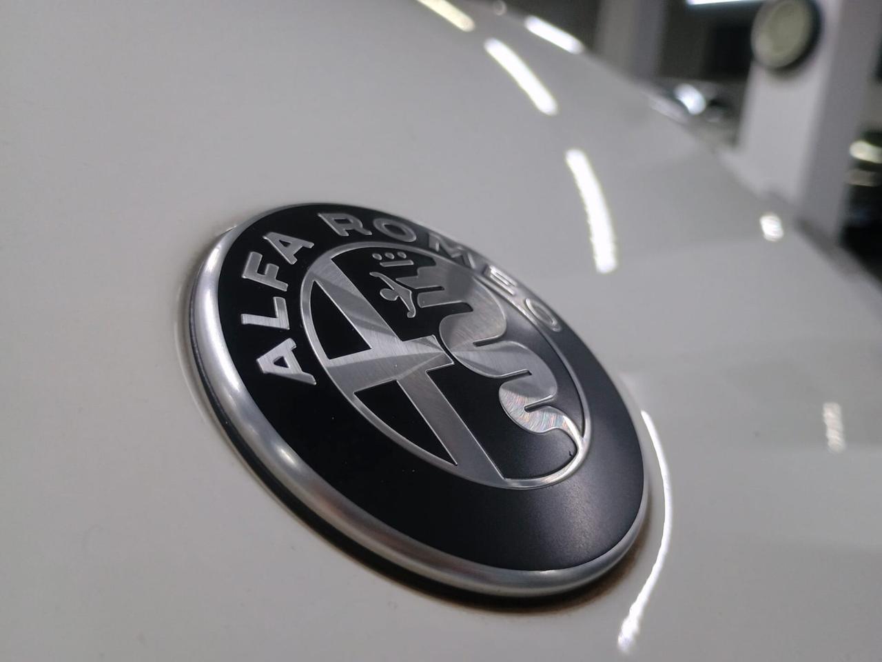 Alfa Romeo Junior 1.2 136 CV Hybrid eDCT6