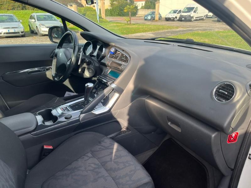 PEUGEOT 3008 1.6 HDi 110CV cambio robotizzato Premium
