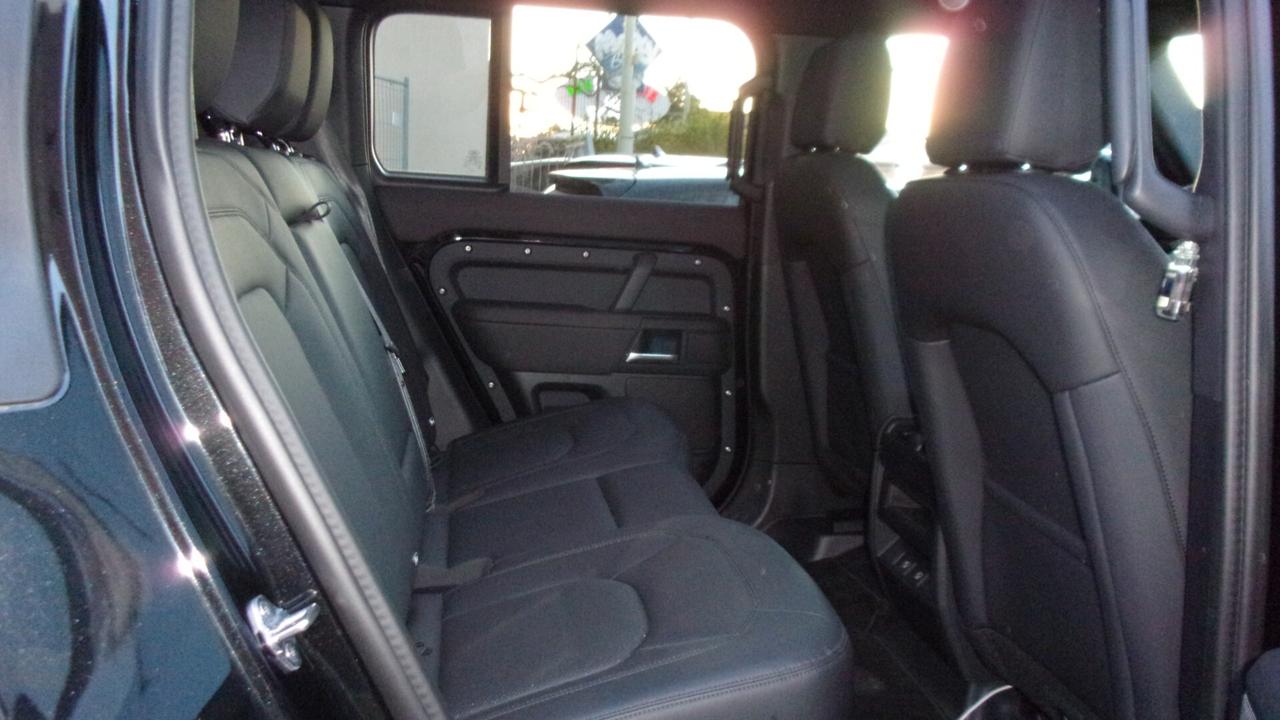 Land Rover Defender 110 3.0D I6 250 CV AWD Auto X-Dynamic SE