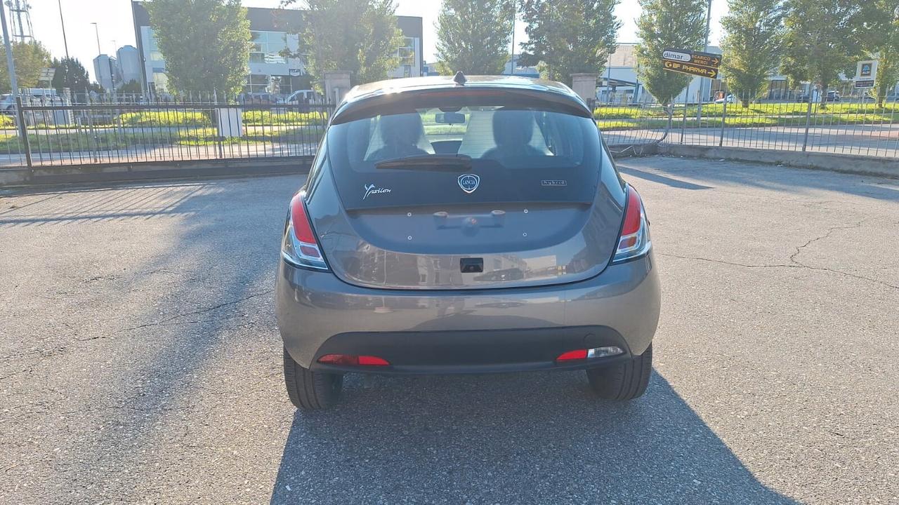 Lancia Ypsilon 1.0 FireFly 5 porte S&S Hybryd Gold