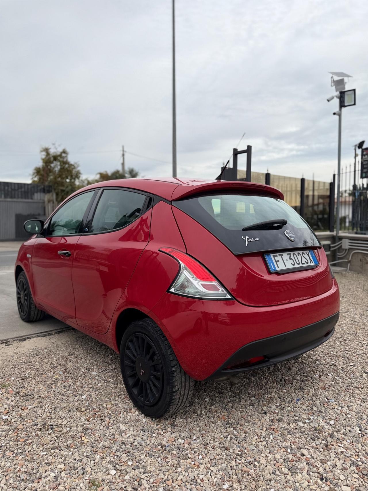 Lancia Ypsilon 1.2 69 CV 5 porte S&S Gold