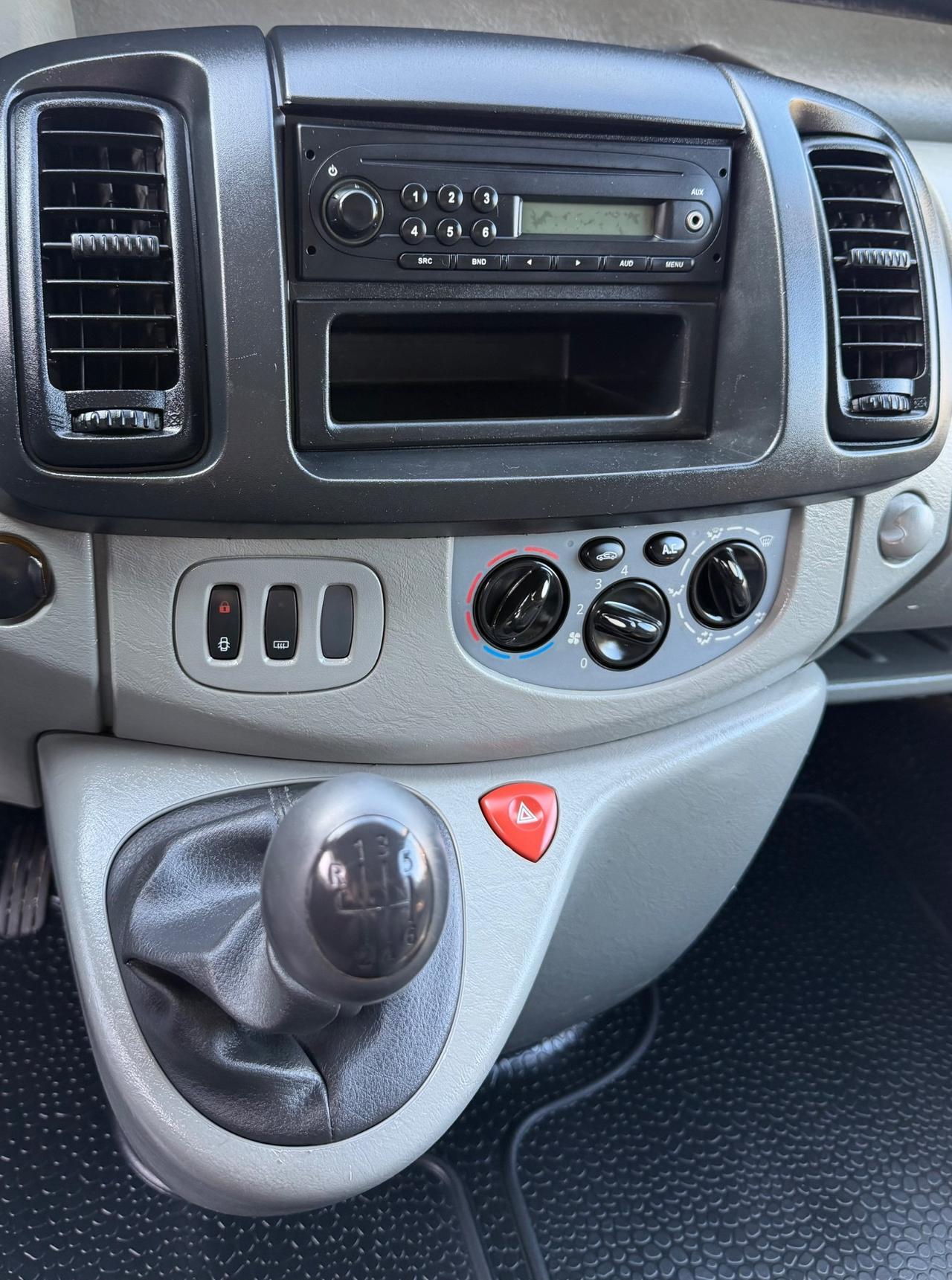 RENAULT TRAFIC 2.0 CTDi 115CV 6 MARCE CLIMA BIANCO