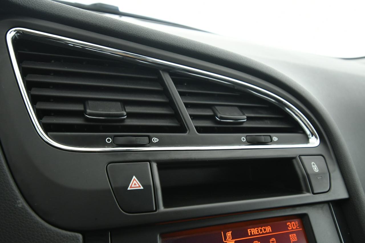 PEUGEOT 5008 1.6 hdi 8v Active 115cv COMMERCIANTI+7 POSTI
