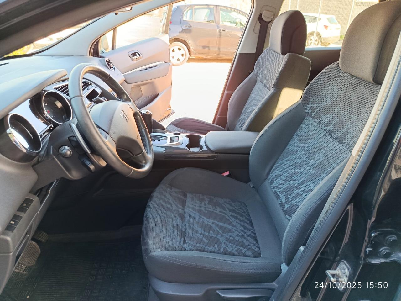 Peugeot 3008 1.6 e-HDi 115CV cambio robotizzato S.&S. Business 5700 senza garanzia 6600 con garanzia