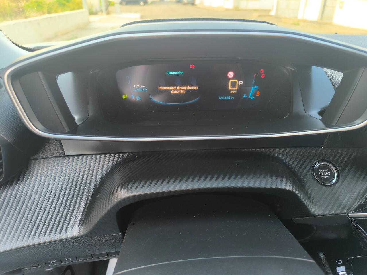 PEUGEOT 2008 1.5 DIESEL EAT8 ALLURE PACK NAVI 10 HD/COCKPIT/