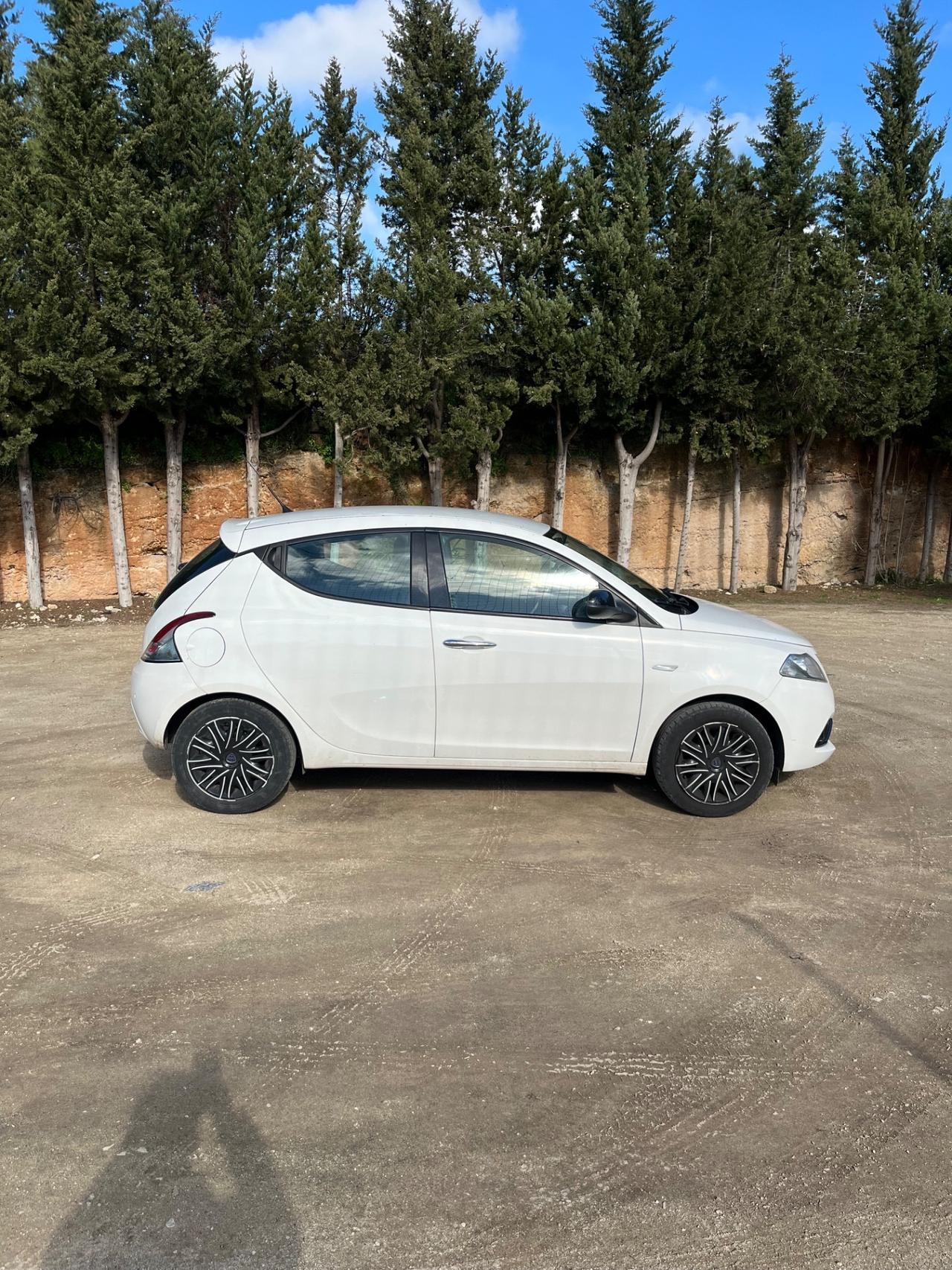 Lancia Ypsilon 1.2 Platinum 2018 Uni-Pro