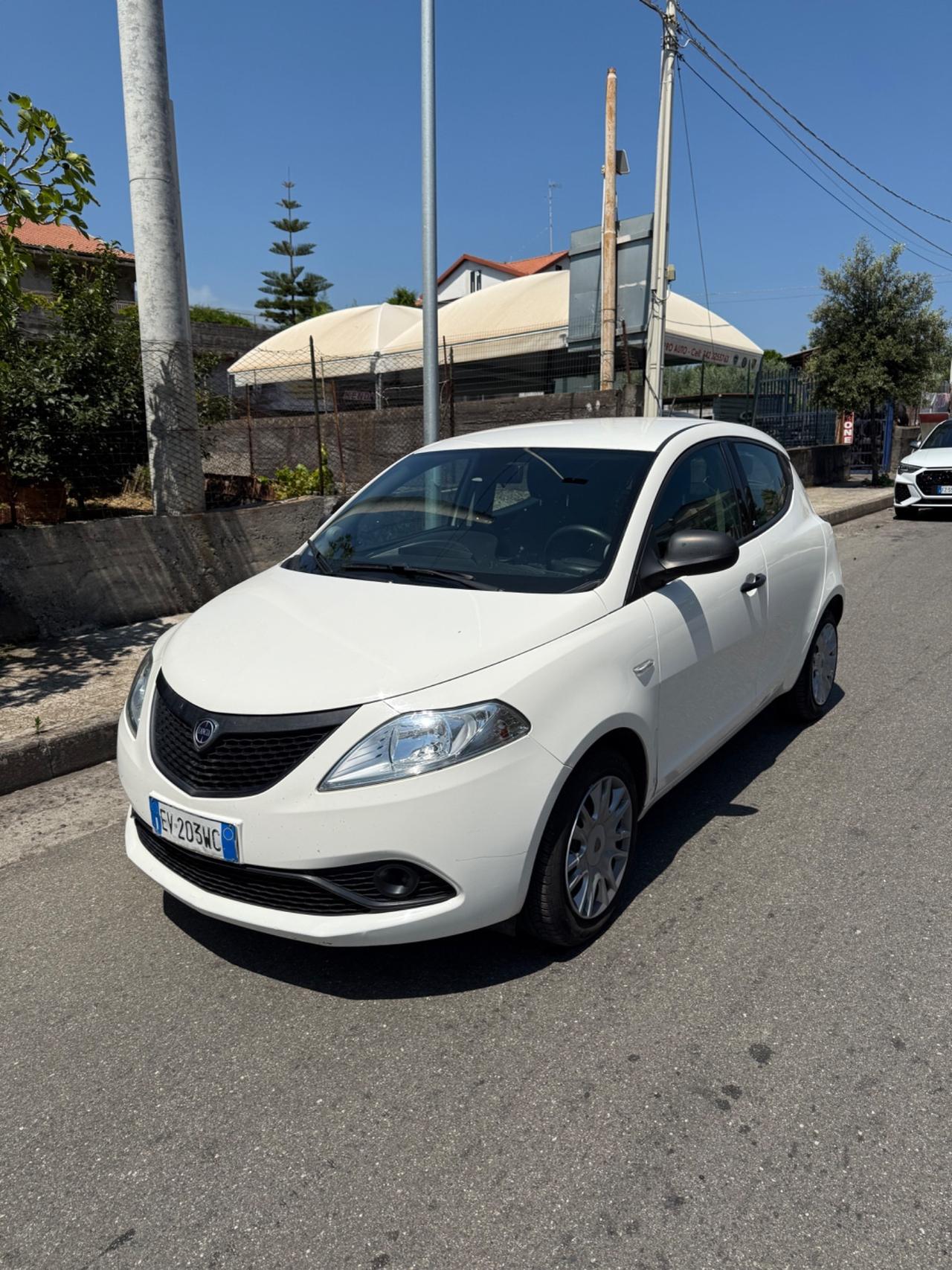 Lancia Ypsilon 1.2 69 CV 5 porte S&S Silver