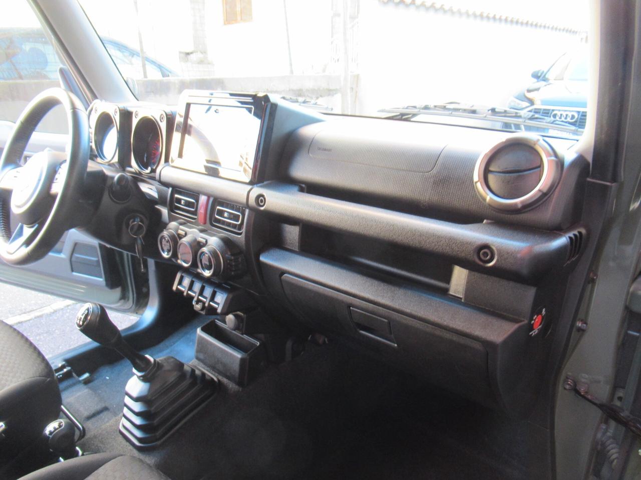 Suzuki Jimny 1.5 5MT Top