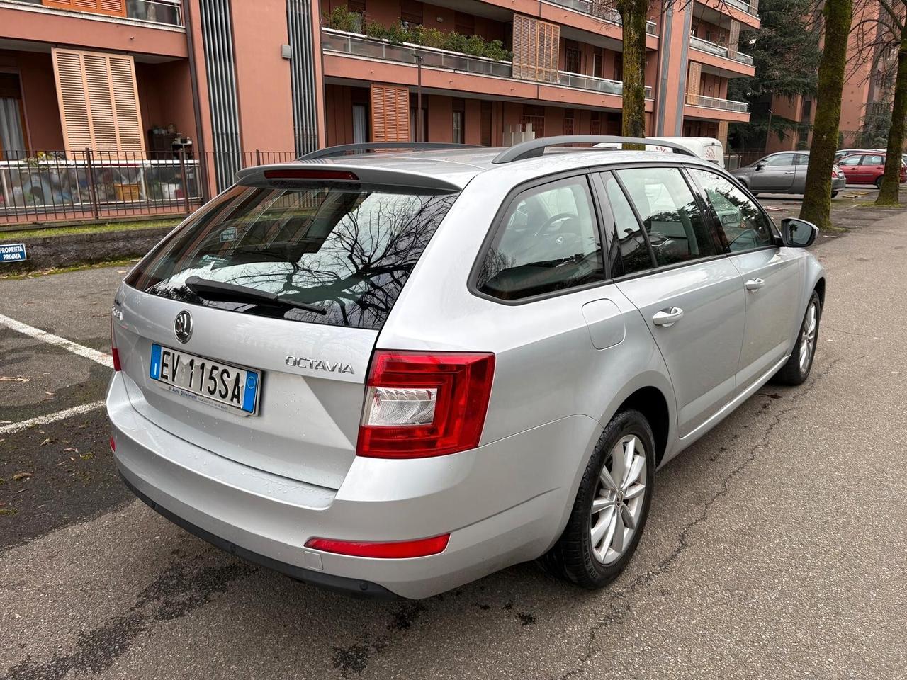 Skoda Octavia 1.6 TDI CR 105 CV DSG Wagon Elegance