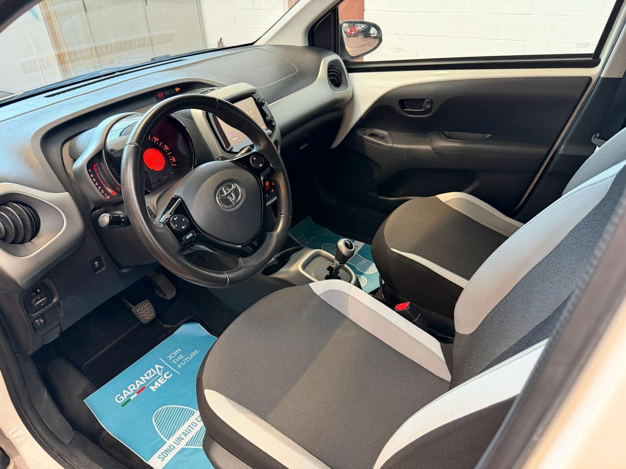 Toyota Aygo 1.0 VVT-i 69 CV 5 porte x-wave MMT cambio automatico 86.000km neopat