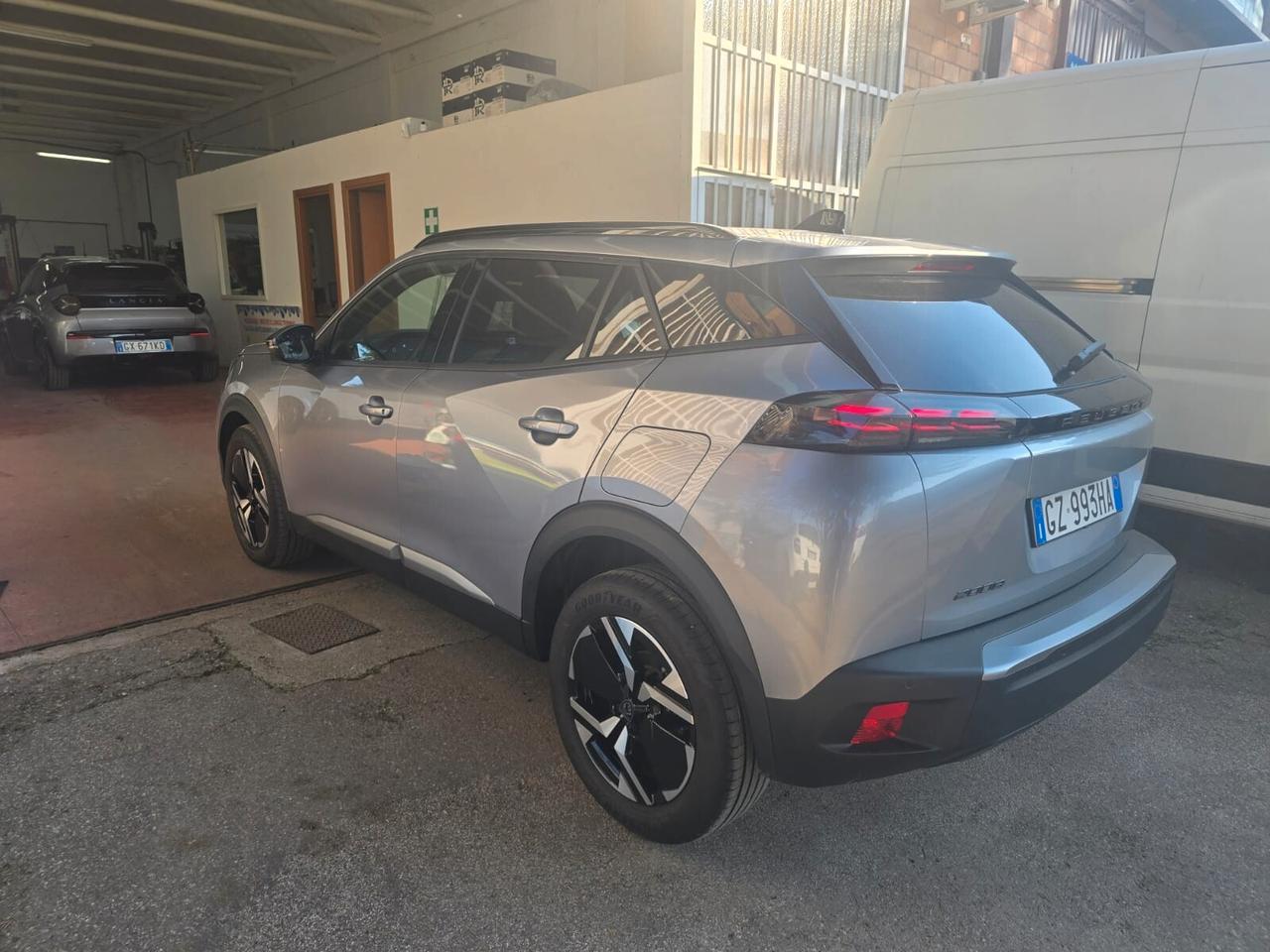 Peugeot 2008 Hybrid 145 e-DCS6 Allure rate da 99,00